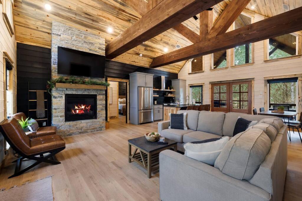 Lone Pine Lodge. Brand New! 2 Bedroom Luxury Cabin. Broken Bow Buitenkant foto