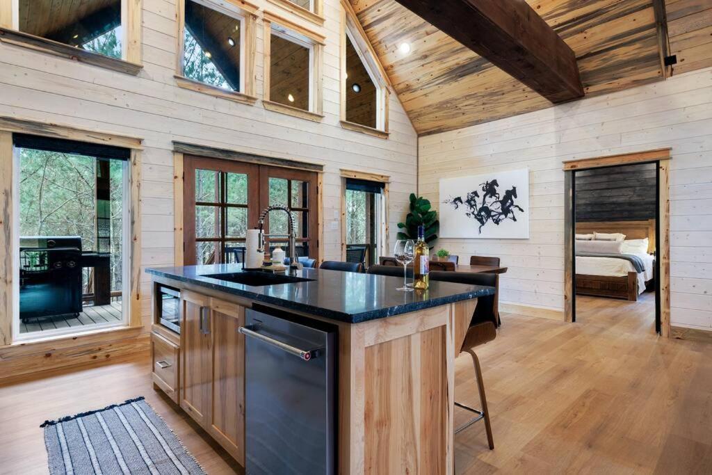 Lone Pine Lodge. Brand New! 2 Bedroom Luxury Cabin. Broken Bow Buitenkant foto