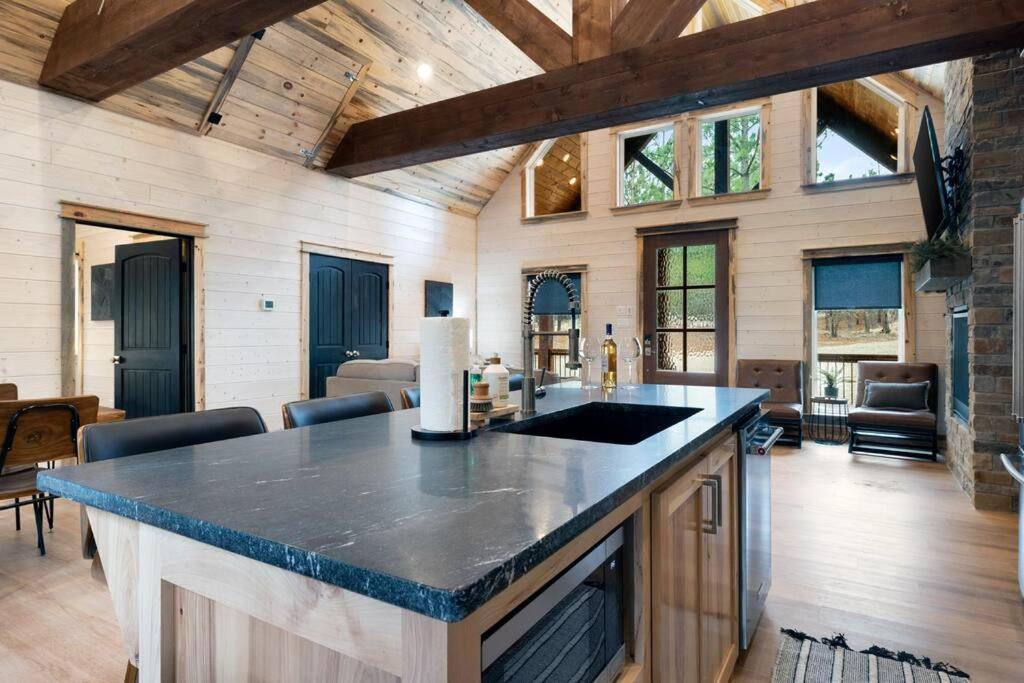 Lone Pine Lodge. Brand New! 2 Bedroom Luxury Cabin. Broken Bow Buitenkant foto
